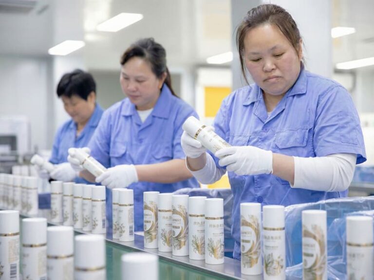 Close-up of silk-screen printing and hot-stamping decoration finishes on premium skincare packaging.